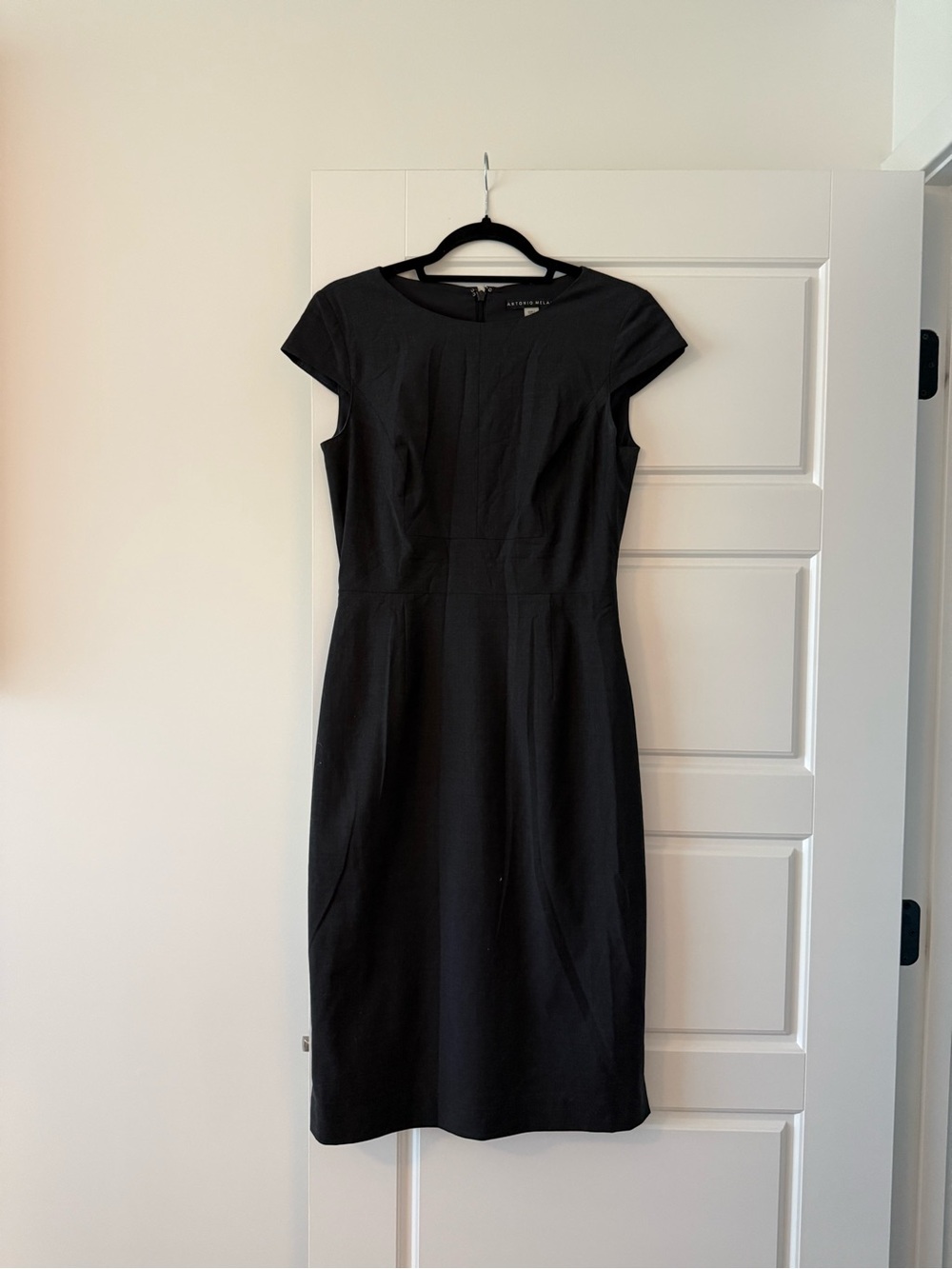 ANTONIO MELANI Black Cap-Sleeve Midi Sheath Dress